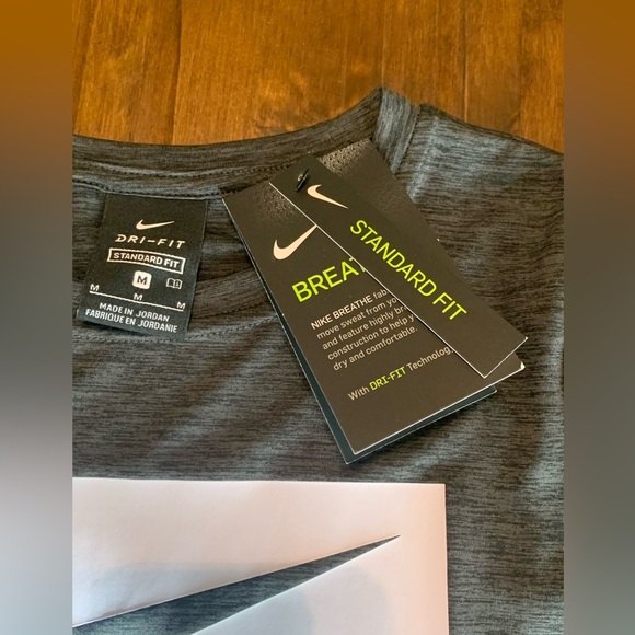 ✔️Nike Dri Fit Tee Size (M) NWT✨ - Picture 7 of 11